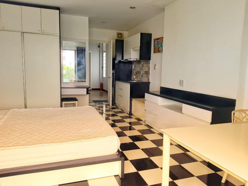 A Private Yard  Studio with Natural Charm