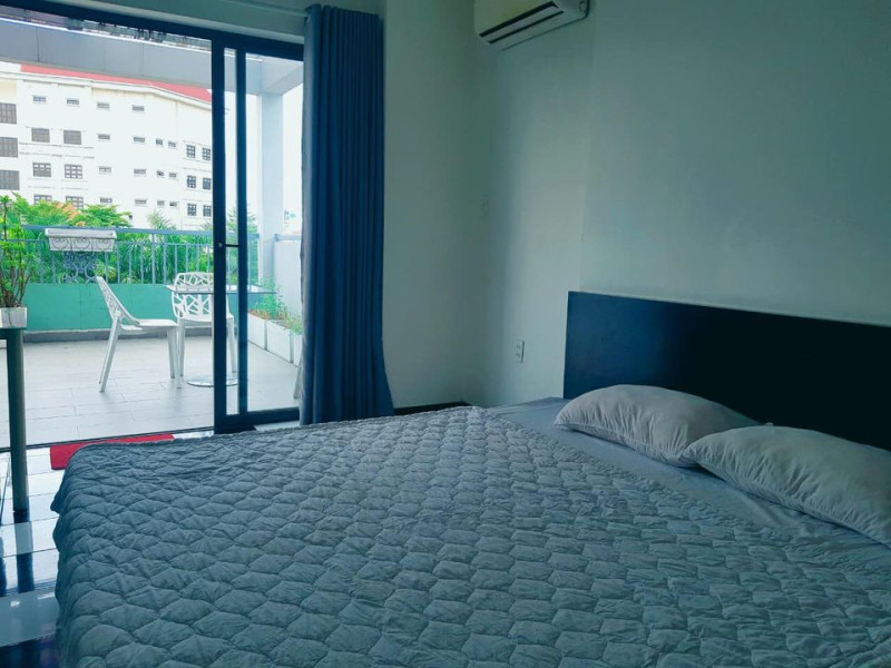 A Private Yard  Studio with Natural Charm