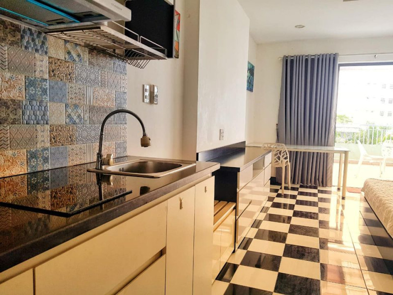 A Private Yard  Studio with Natural Charm