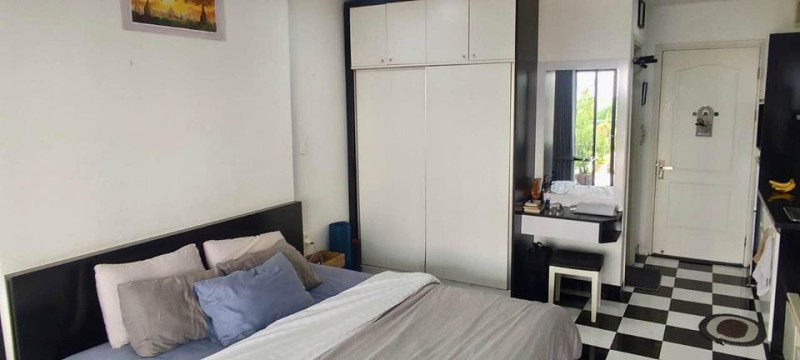 A Private Yard  Studio with Natural Charm