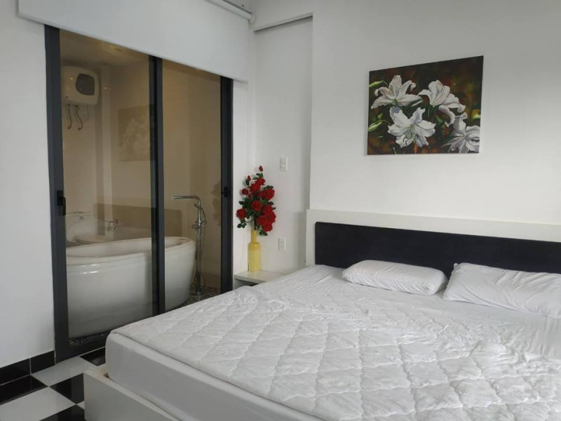 A Private Yard  Studio with Natural Charm