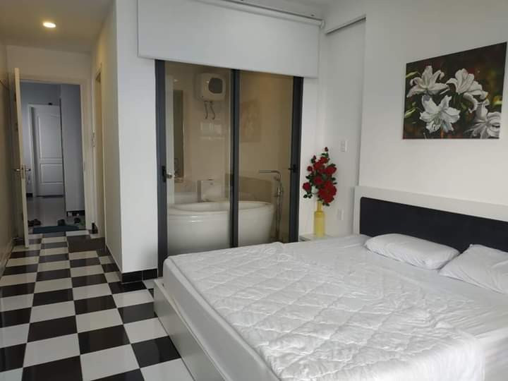 A Private Yard  Studio with Natural Charm