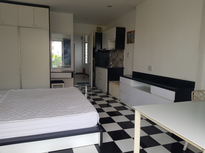 A Private Yard  Studio with Natural Charm