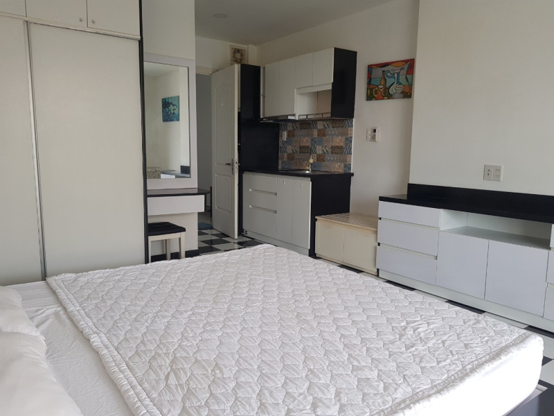 A Private Yard  Studio with Natural Charm