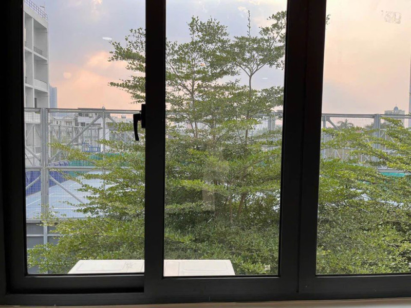 A Light & Airy Studio Hideout