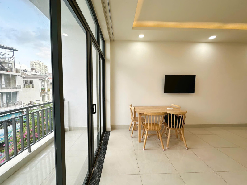 A Light & Airy Studio Hideout