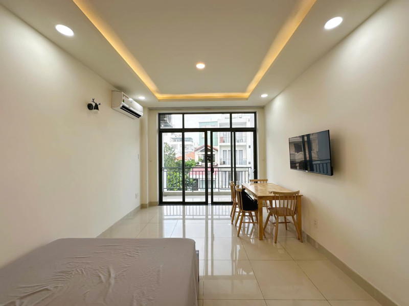 A Light & Airy Studio Hideout