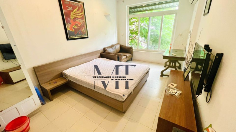 Open-Plan Studio with Natural Light