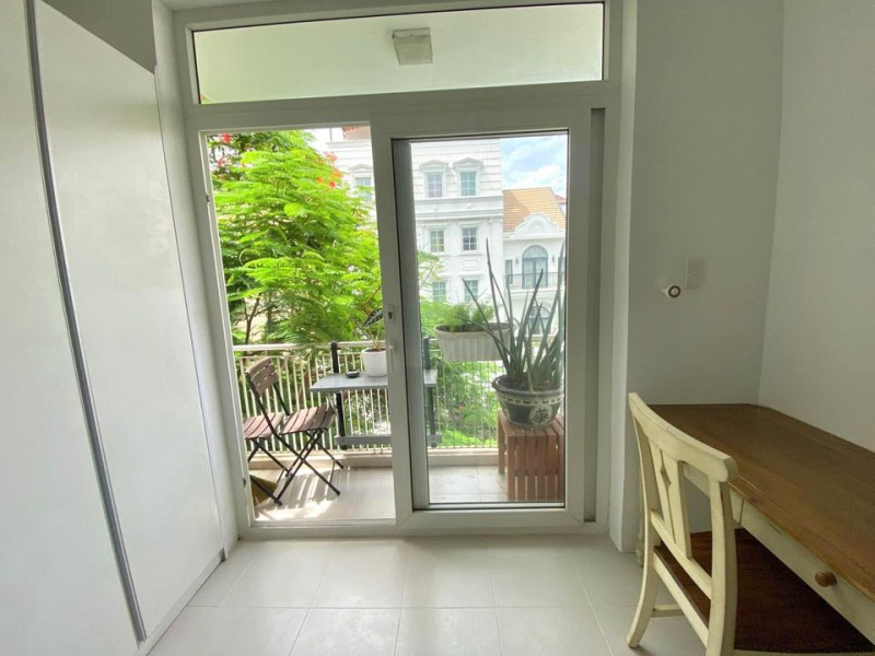 Open-Plan Studio with Natural Light