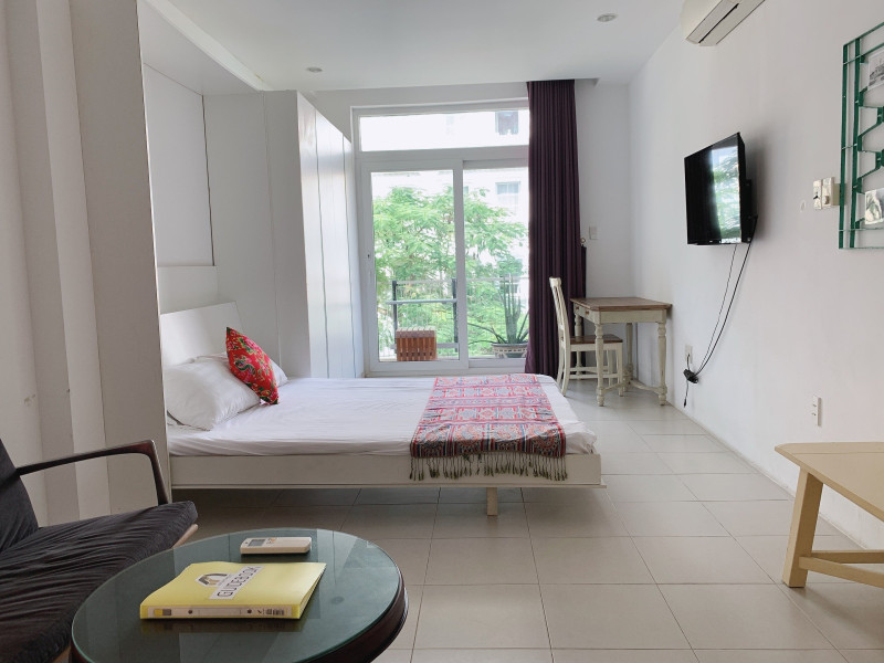 Open-Plan Studio with Natural Light