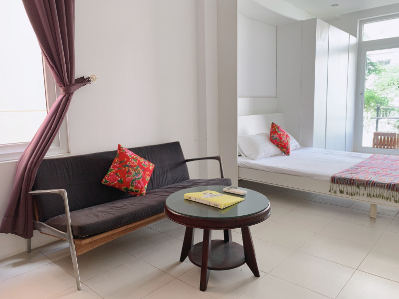 Open-Plan Studio with Natural Light