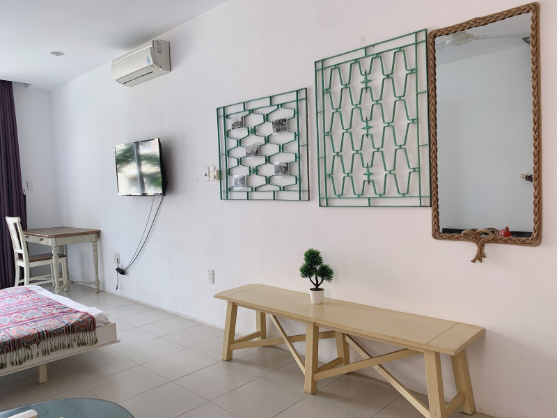 Open-Plan Studio with Natural Light