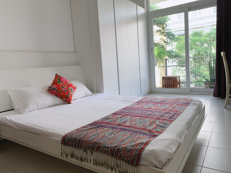 Open-Plan Studio with Natural Light