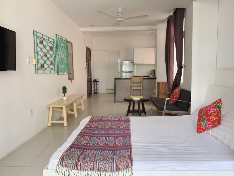 Open-Plan Studio with Natural Light