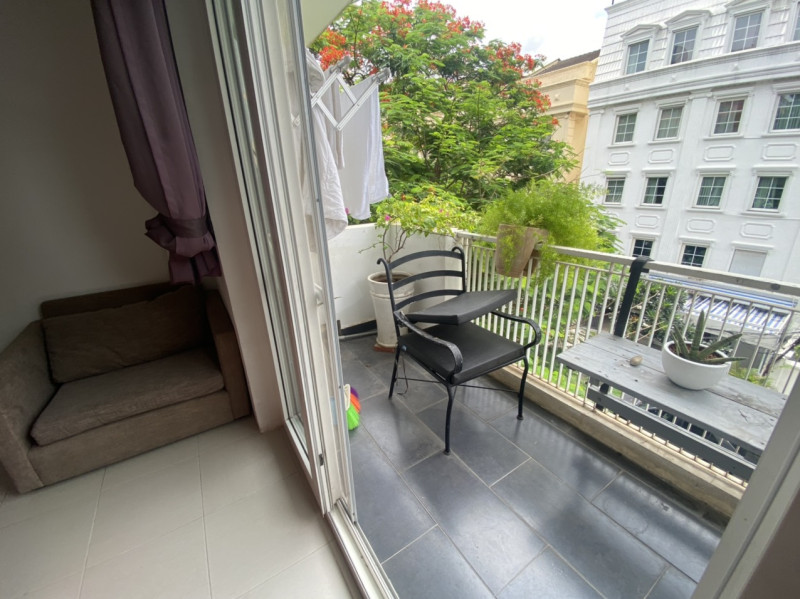 Open-Plan Studio with Natural Light