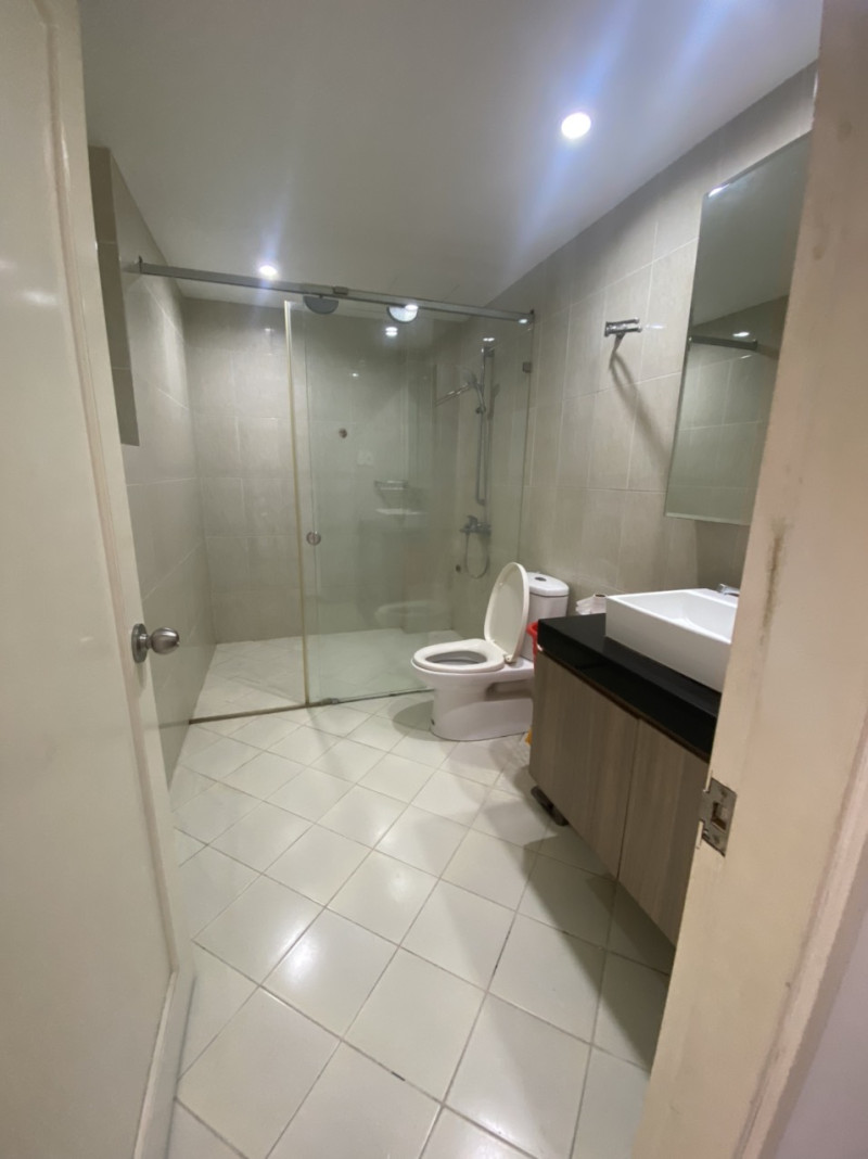 Open-Plan Studio with Natural Light