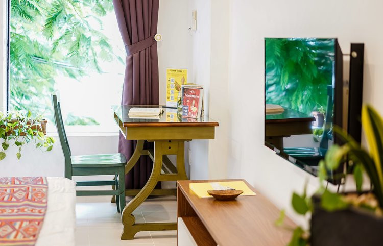 Open-Plan Studio with Natural Light