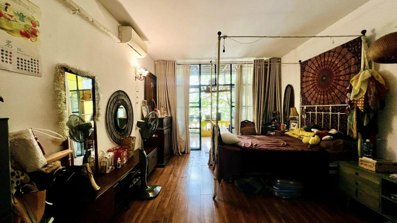 Comfortable Studio with Timeless Design