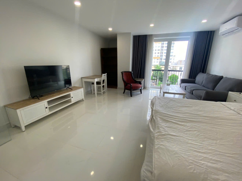 A Cozy Urban Retreat by the River Area