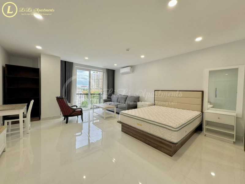 A Cozy Urban Retreat by the River Area