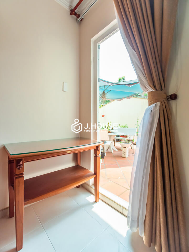 A Quietly Stylish Studio Home got Big balcony