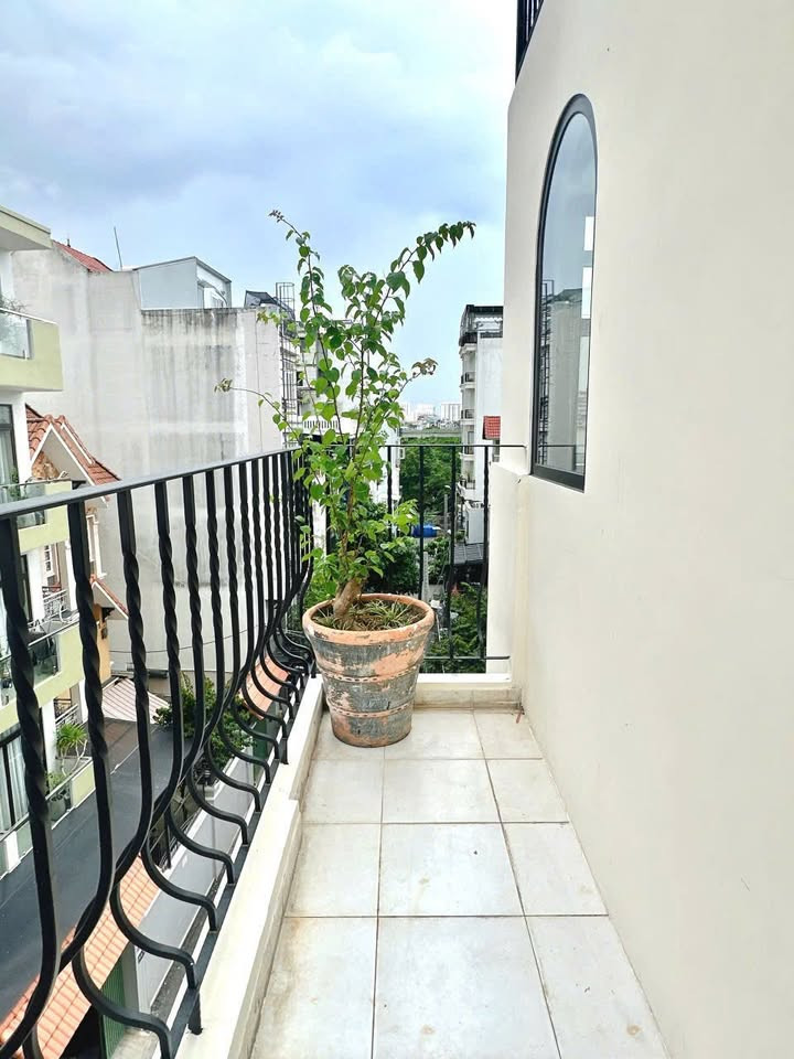 Zen-Inspired Studio Apartment