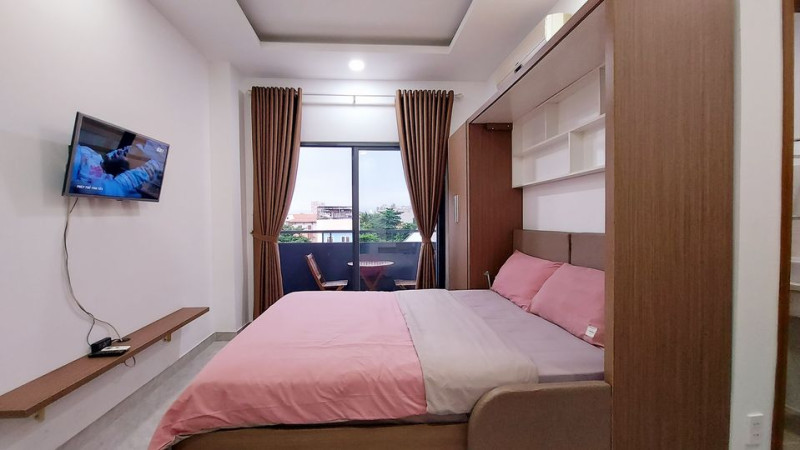 Balanced Living in a Modern Studio